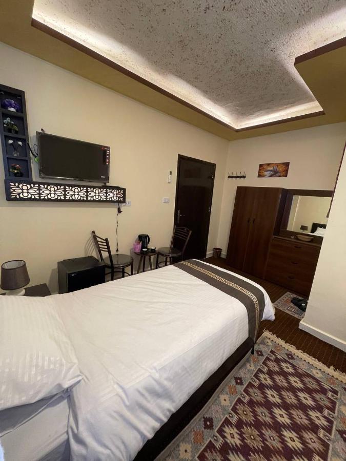Ad Deir Guesthouse Wadi Musa Exterior foto